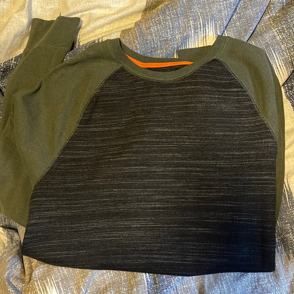 Men’s never worn Henley